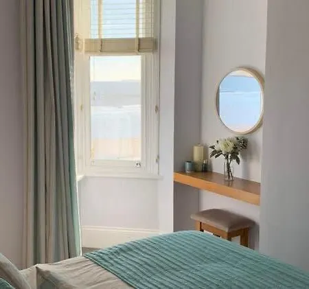 14, The Moorings - Beachfront & Panoramic Sea Views Filey