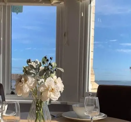 14, The Moorings - Beachfront & Panoramic Sea Views Semesterbostad Filey